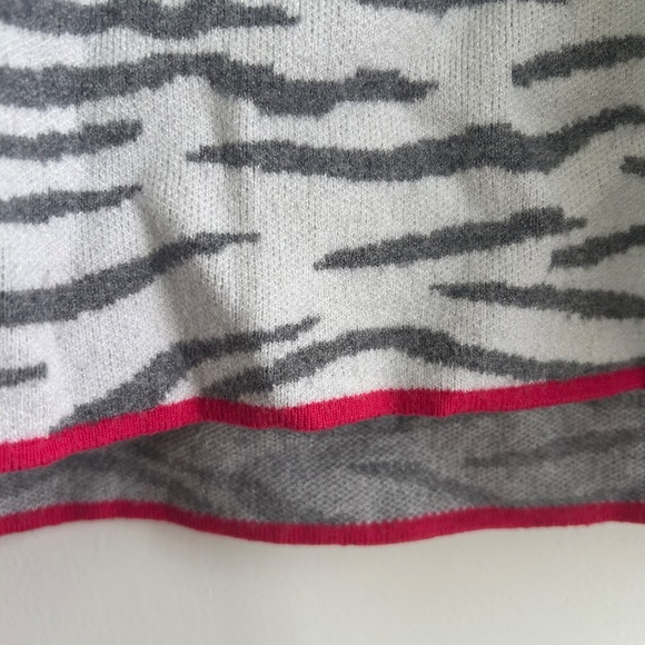 Anthropologie Lizzie Mock Neck Sweater Size L Zebra Print Pink Hem Accents - Picture 5 of 6